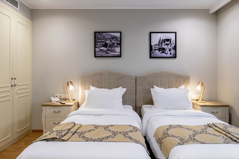 Standard Twin Room - Photo 3