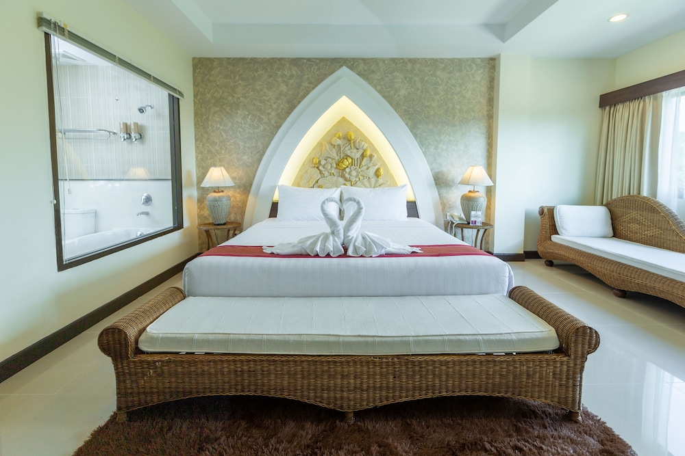 Deluxe Room - Photo 5