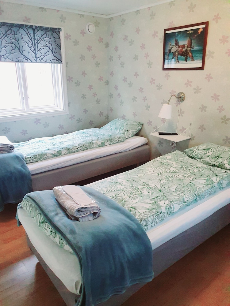 Basic Twin Room, Shared Bathroom, Garden View (Lärkan) photo 2