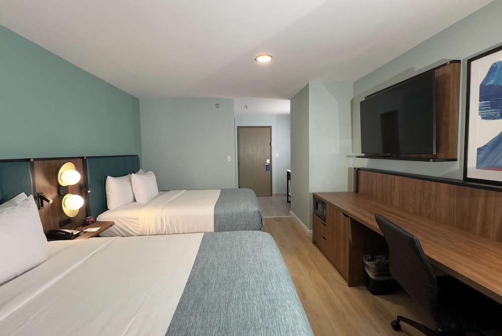 Room, 2 Queen Beds, Non Smoking - Photo 5