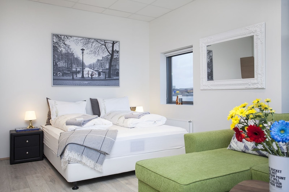 Blue Mountain Apartments- Economy Studio photo 2