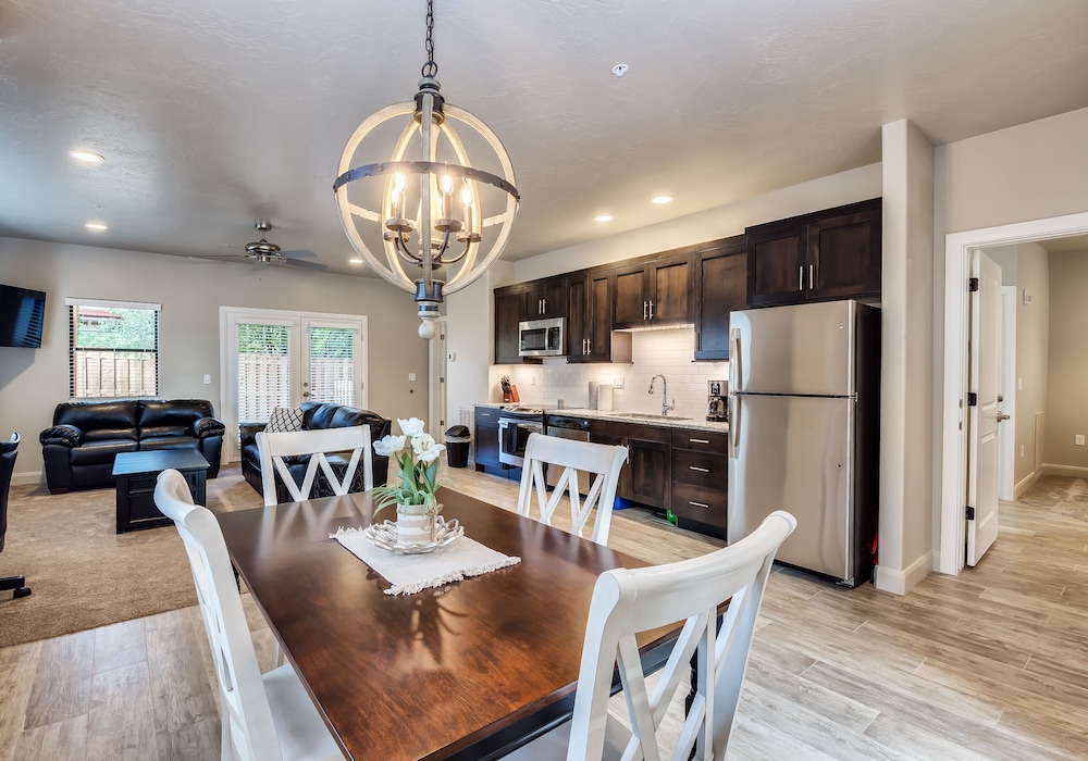Luxury Villa, 2 Bedrooms, Accessible, Kitchen (The Pinyon) photo 1