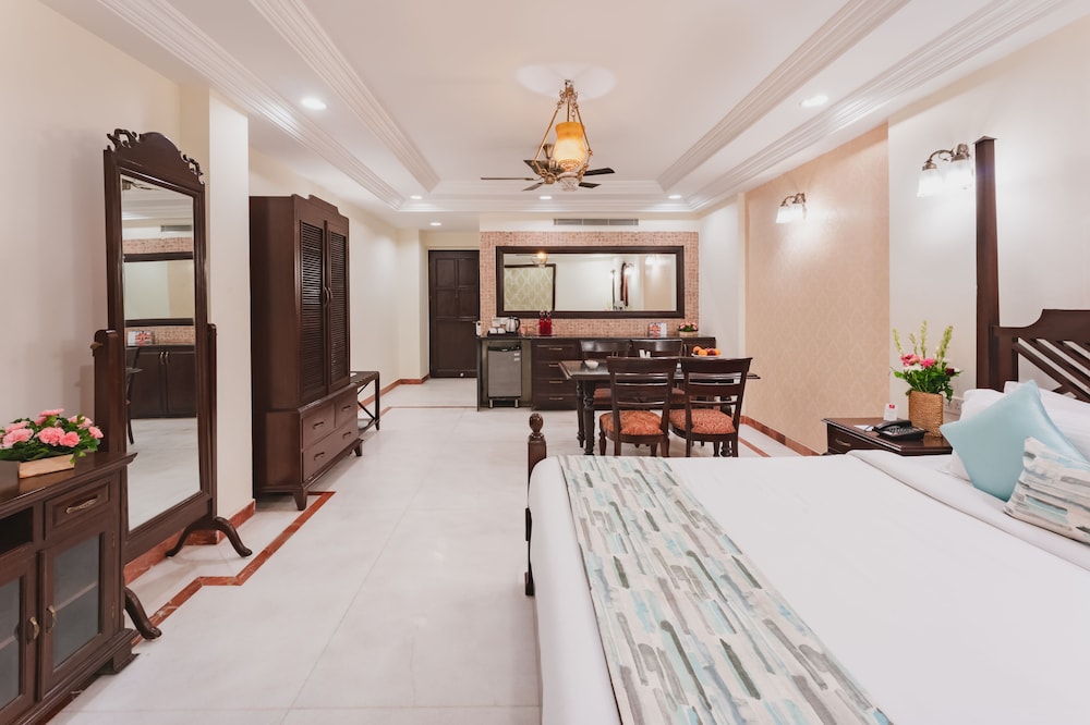 Deluxe Suite with Balcony photo 3