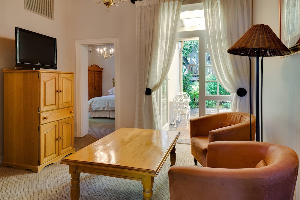 Suite, 1 Double Bed, Garden View photo 3