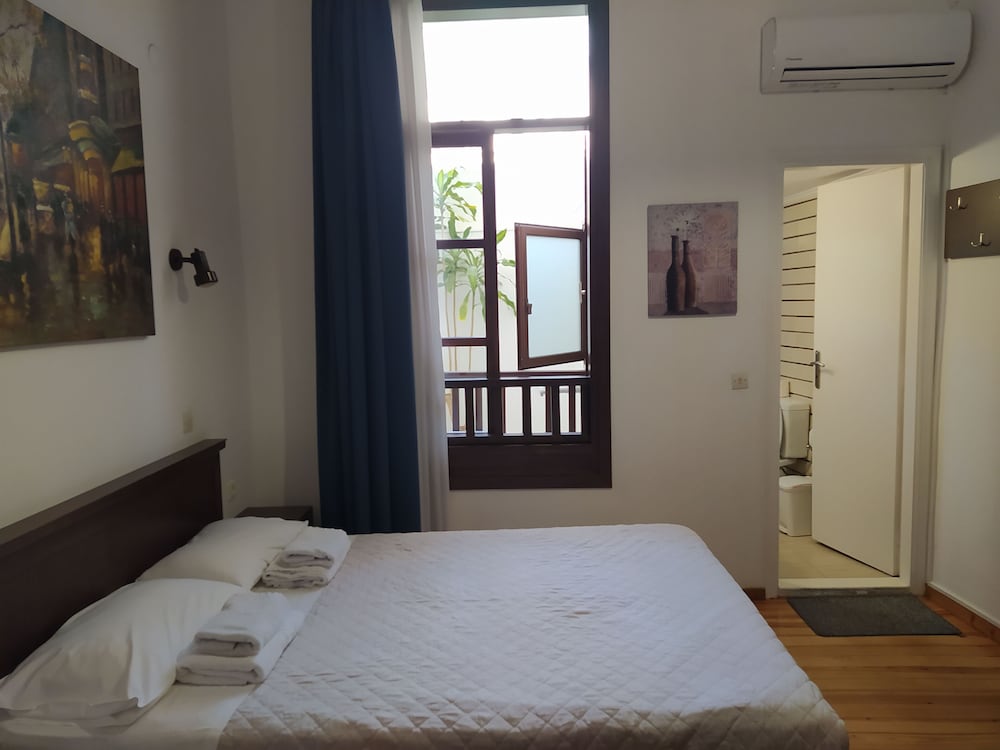 Economy Double Room photo 2