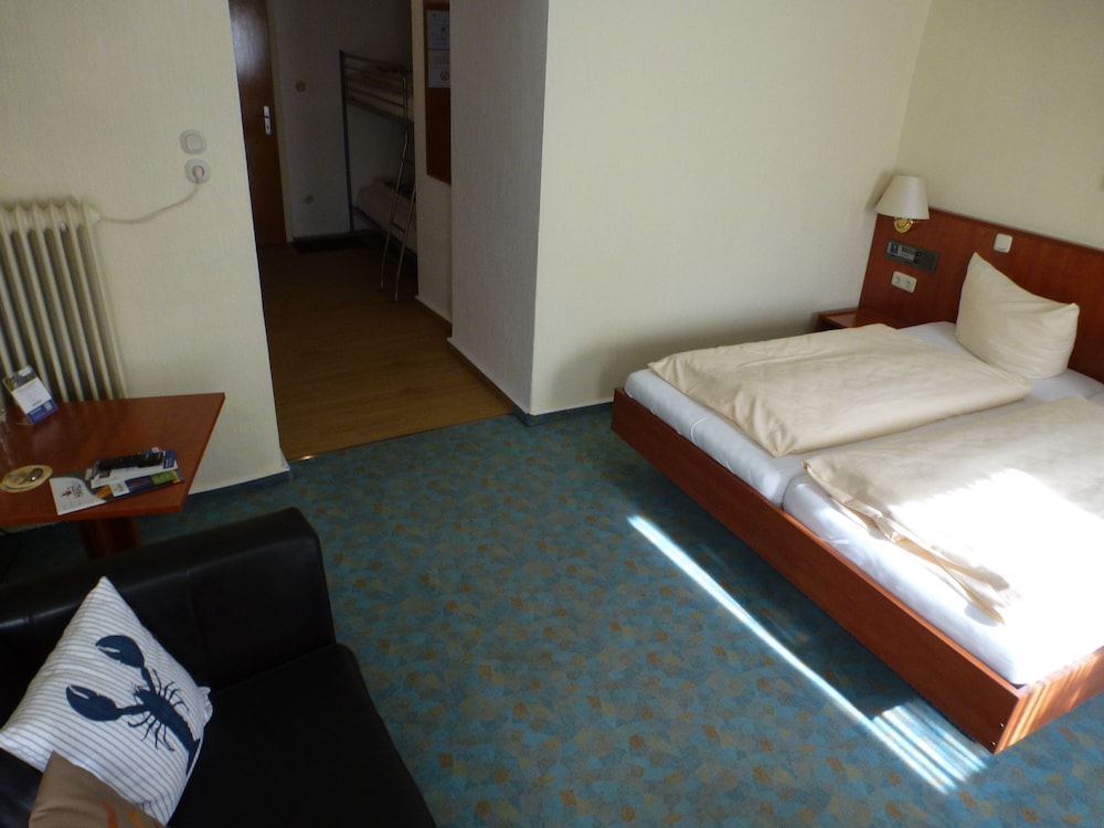 Basic Quadruple Room photo 3