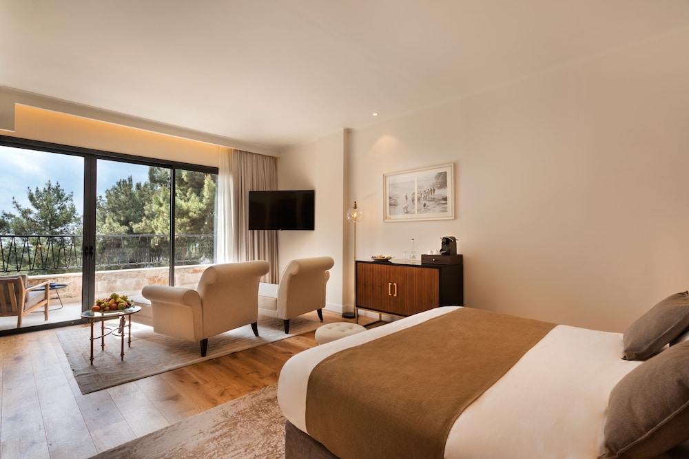 Deluxe Suite, Garden View