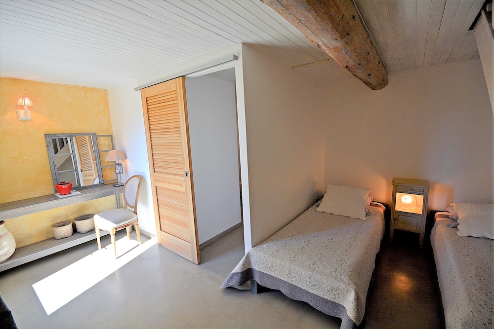 Family Suite, 2 Bedrooms, Private Bathroom (Sault) photo 1