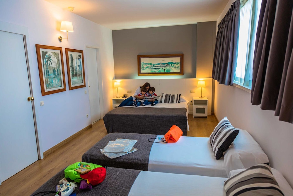 Quadruple Room, Kitchenette photo 3