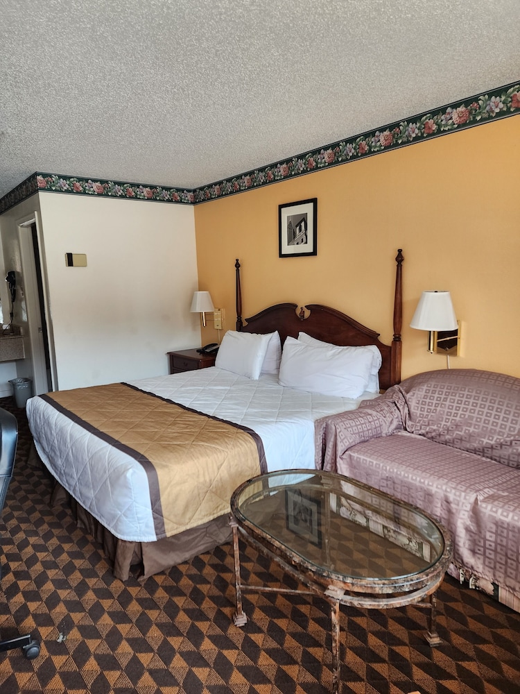 1 King Bed with Sofa bed, Non Smoking photo 1