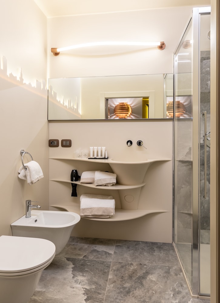 Superior Twin Room, Tower thumbnail 5