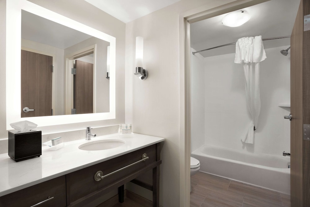 Suite, 2 Queen Beds, Accessible, Bathtub (Mobility & Hearing) - Photo 2