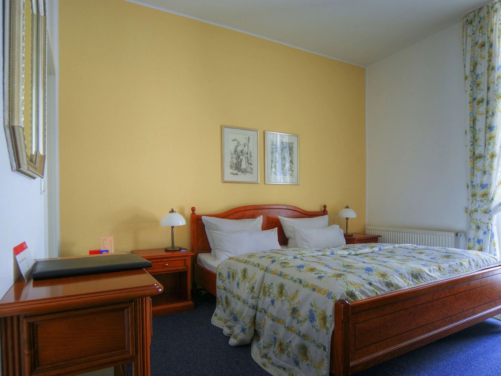 Standard Double or Twin Room - Photo 3