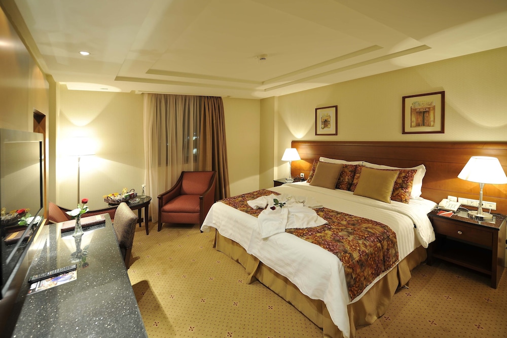 Standard Room, 1 King Bed - Photo 7