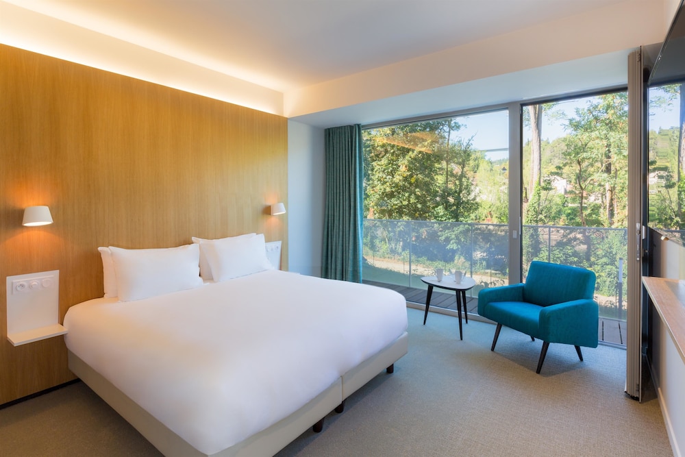 Superior Room, 1 King Bed, Non Smoking (Twin bed on request) photo 3