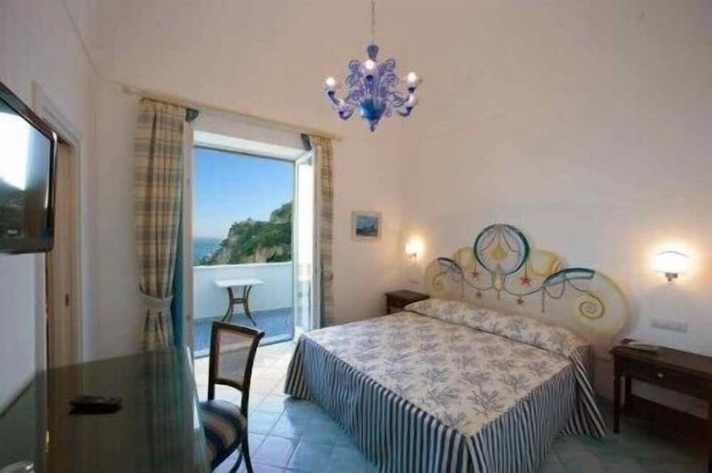 Comfort Room, Balcony, Ocean View - Photo 4
