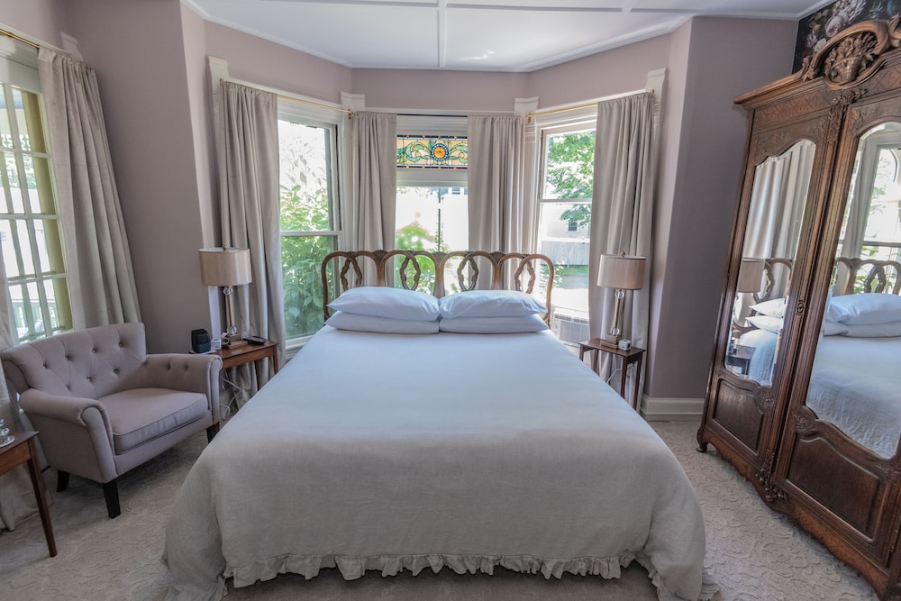 Luxury Suite, 1 King Bed with Sofa bed photo 1