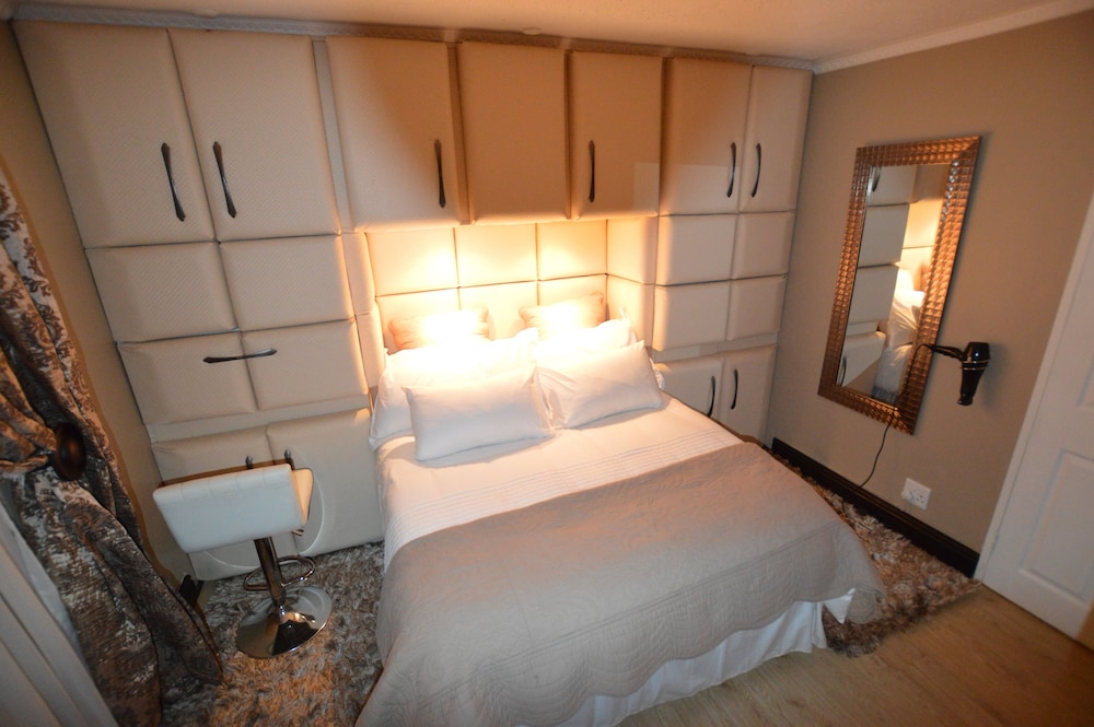 Petite Comfort photo 1