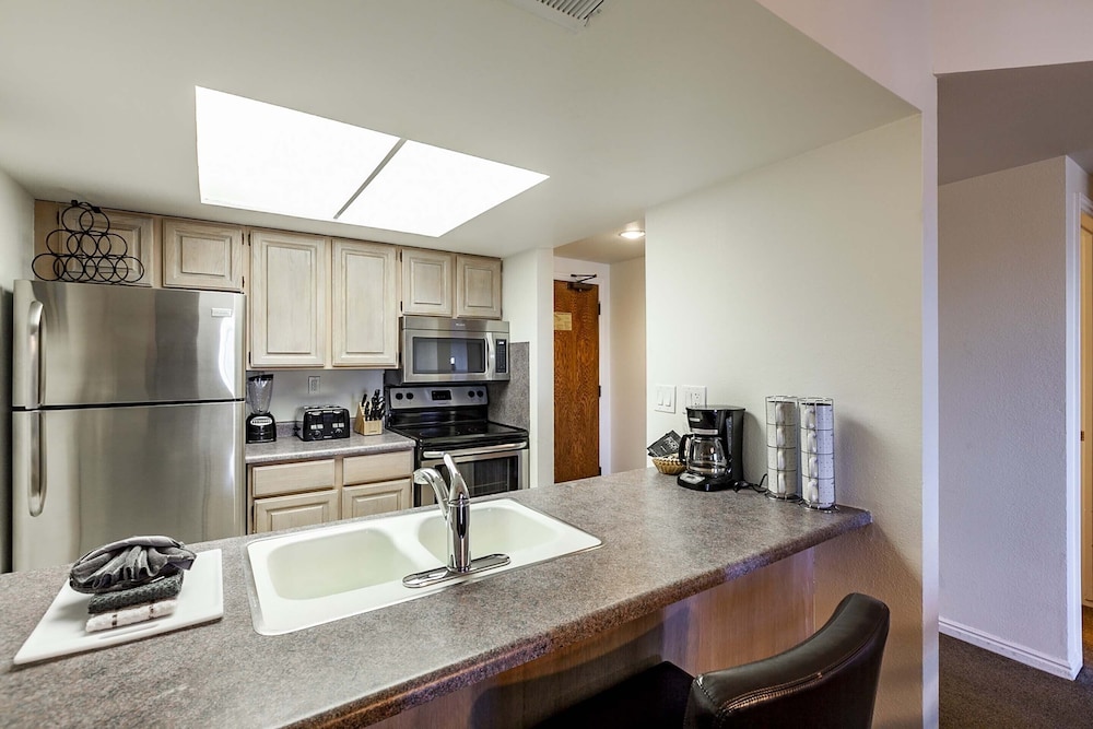 2 Bedroom Condominium - Photo 25