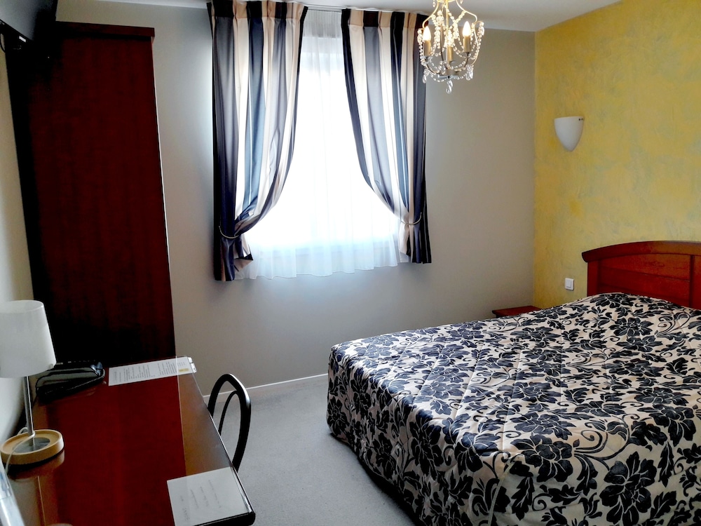 Standard Double or Twin Room photo 2
