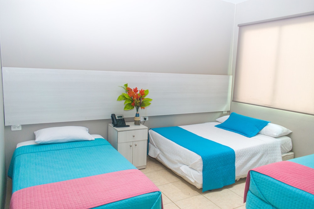 Family Quadruple Room, 2 Double Beds, Private Bathroom photo 3