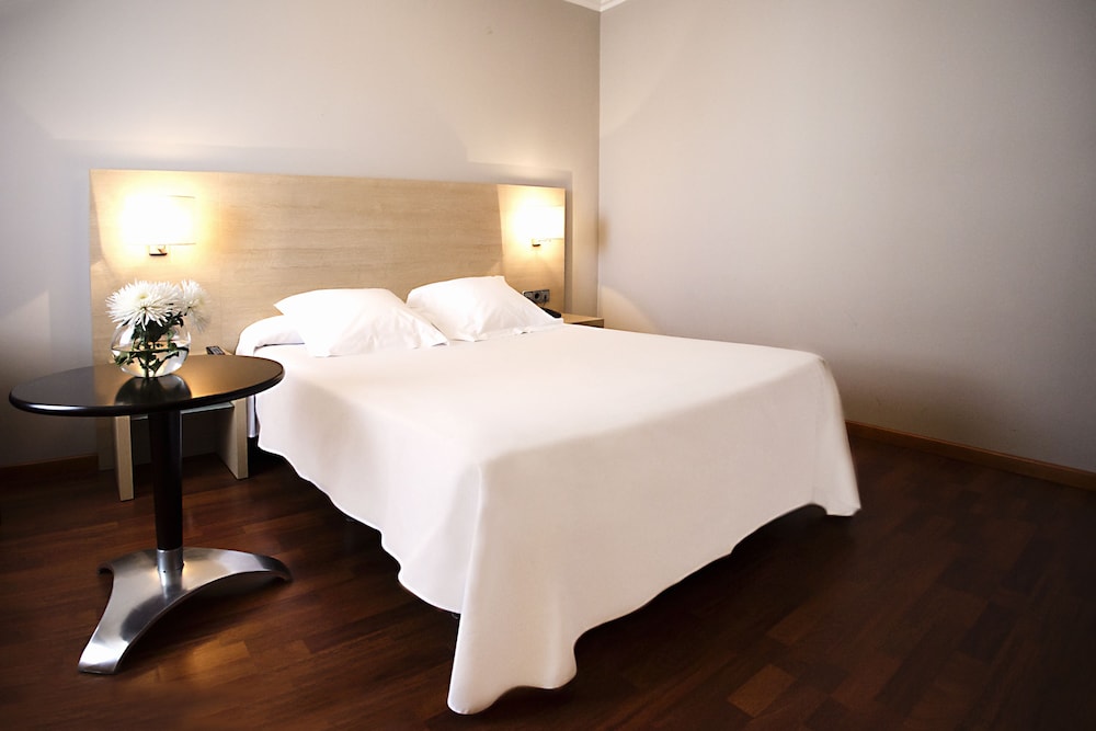 Economy Double Room Single Use - Photo 2