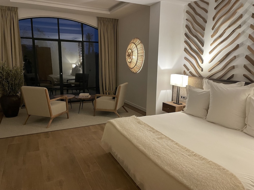 Ksara Large Suite