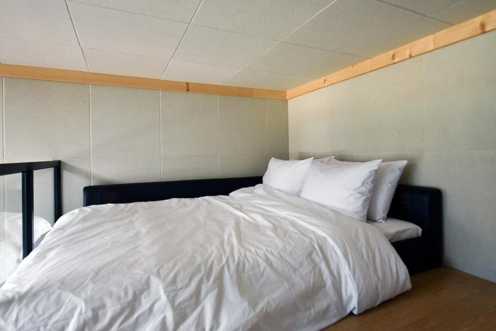 Basic Room, 1 Bedroom (204) - Photo 12