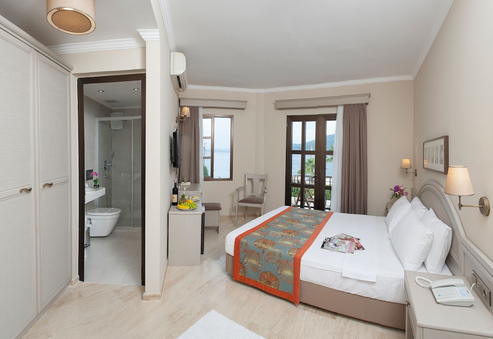 Standard Double or Twin Room photo 3