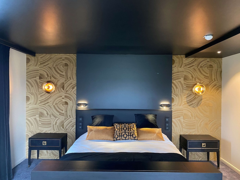 Exclusive Suite, 1 King Bed, Non Smoking, Golf View (with Sofabed) - Photo 1