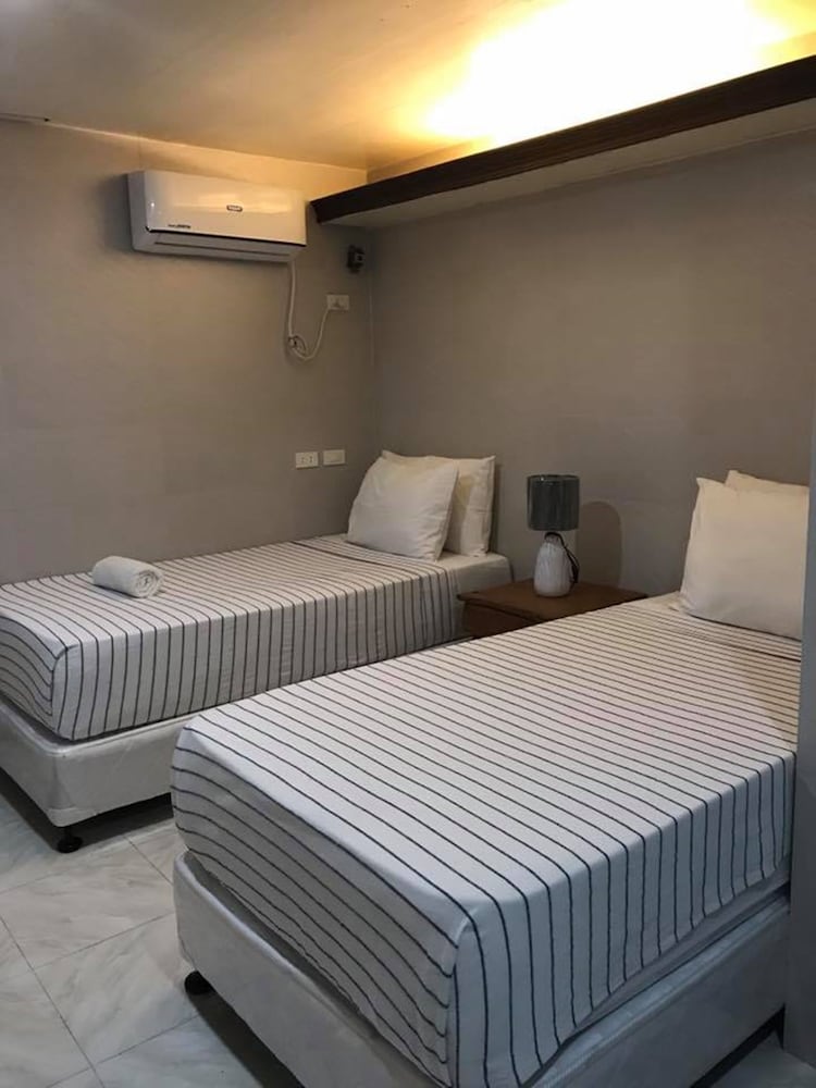 Deluxe Room, 2 Twin Beds, Non Smoking, Beach View photo 2