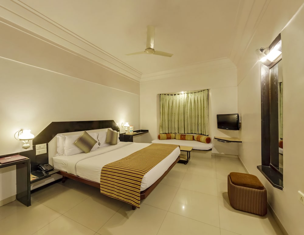 Royal Executive Ac Room