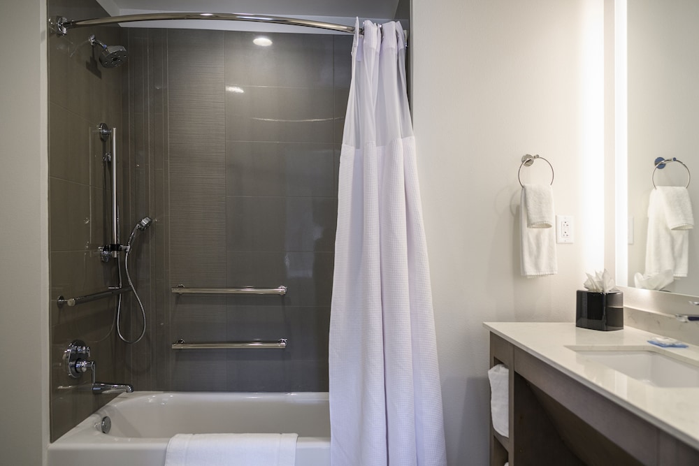 Room, Multiple Beds, Accessible (with Shower) - Photo 2