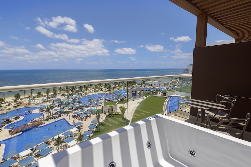 Luxury Junior Suite Ocean Front Terrace Jacuzzi - Photo 2