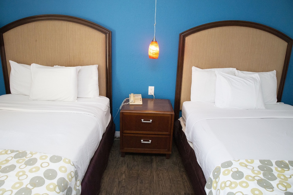 Double Room, 2 Queen Beds, Accessible, Ocean View photo 2