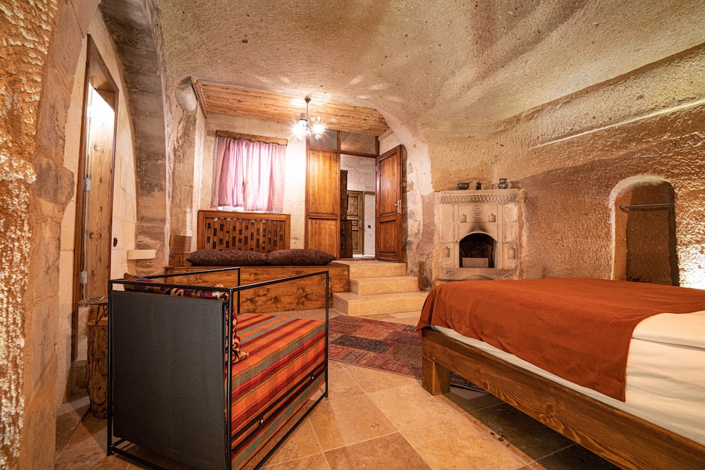 Traditional Suite, Jetted Tub - Photo 4