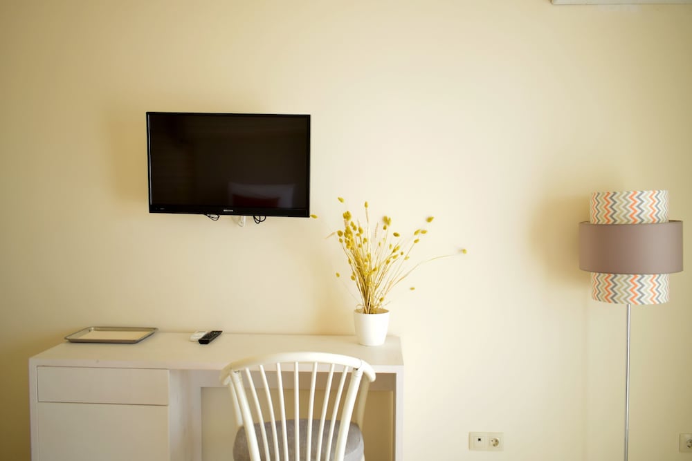 Standard Double or Twin Room - Photo 7