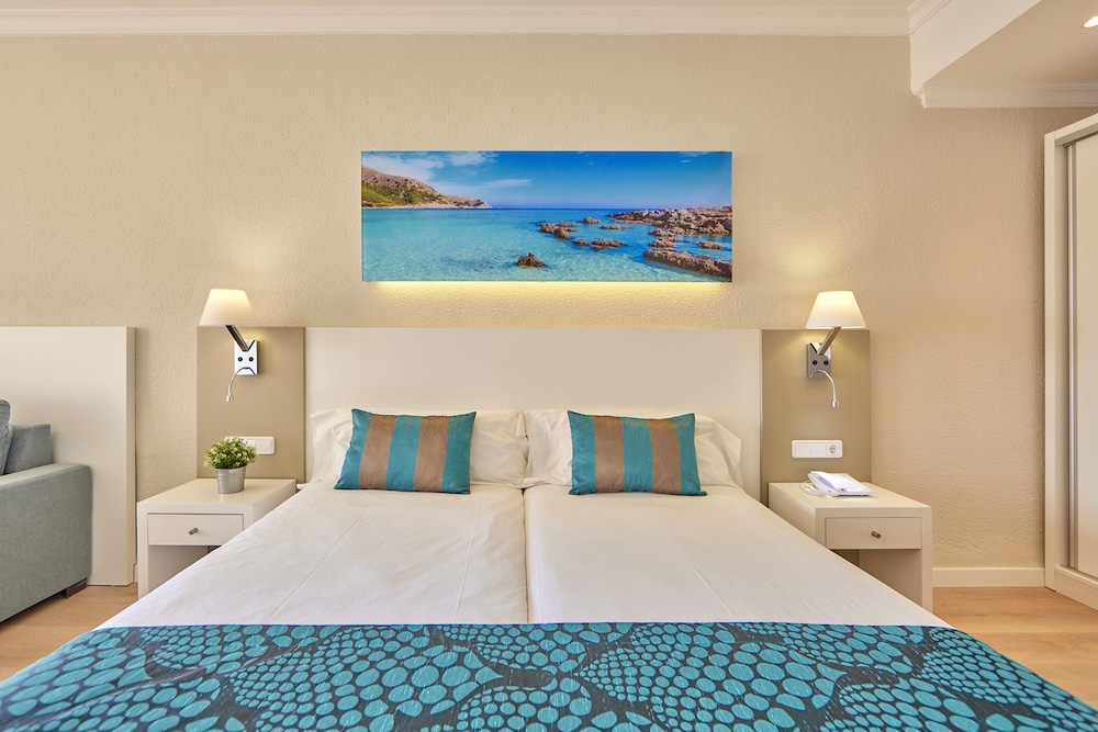 Comfort Room, Balcony, Partial Sea View (2 adults + 1 child)