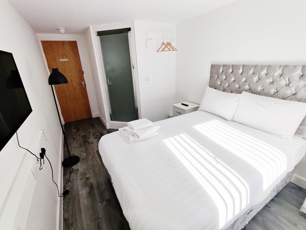 Economy Double Room, 1 Double Bed, Non Smoking, Private Bathroom photo 3