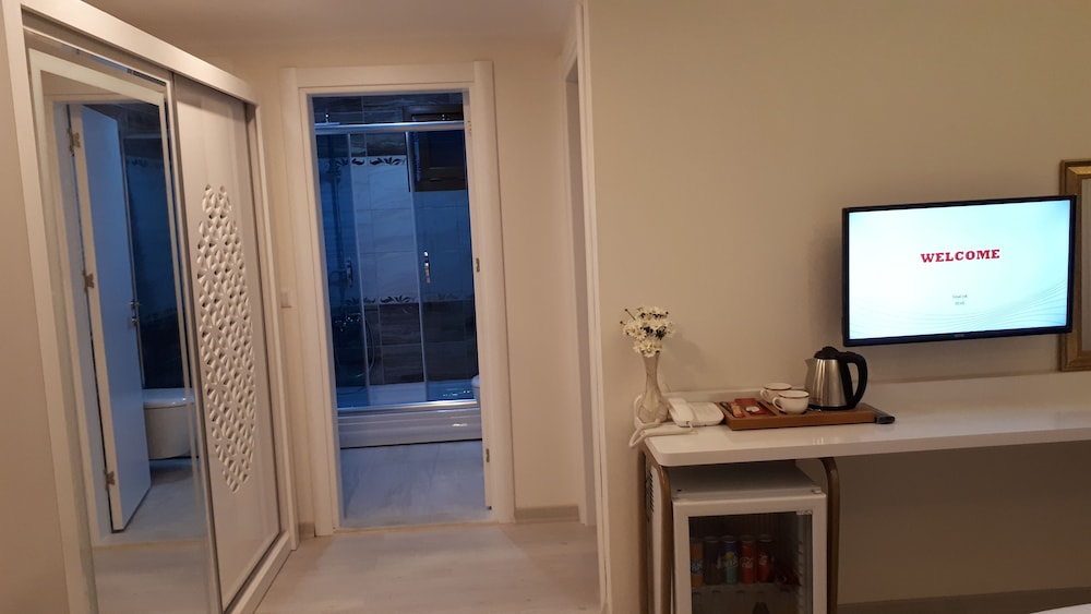 Family Room, Balcony photo 2
