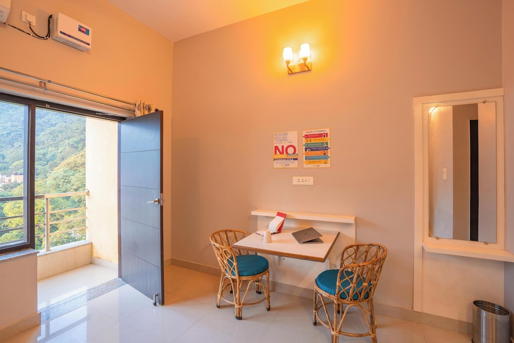 Deluxe Private A/C Room with Panoramic View and ensuite Bathroom - Photo 2