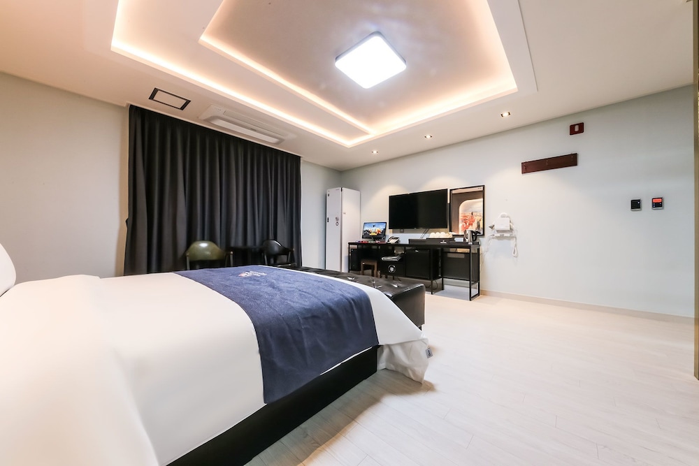 Deluxe Room - Photo 8
