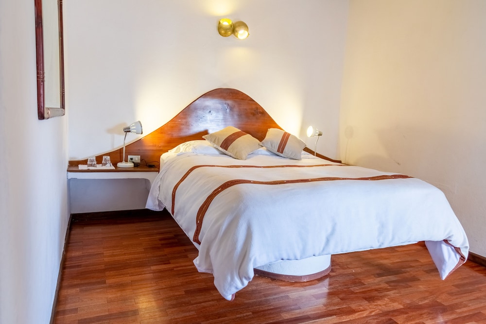 Basic Double Room, 1 Queen Bed, Non Smoking, Lake View photo 1