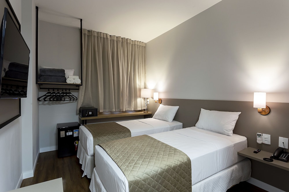 Deluxe Room, Mobility Accessible photo 1