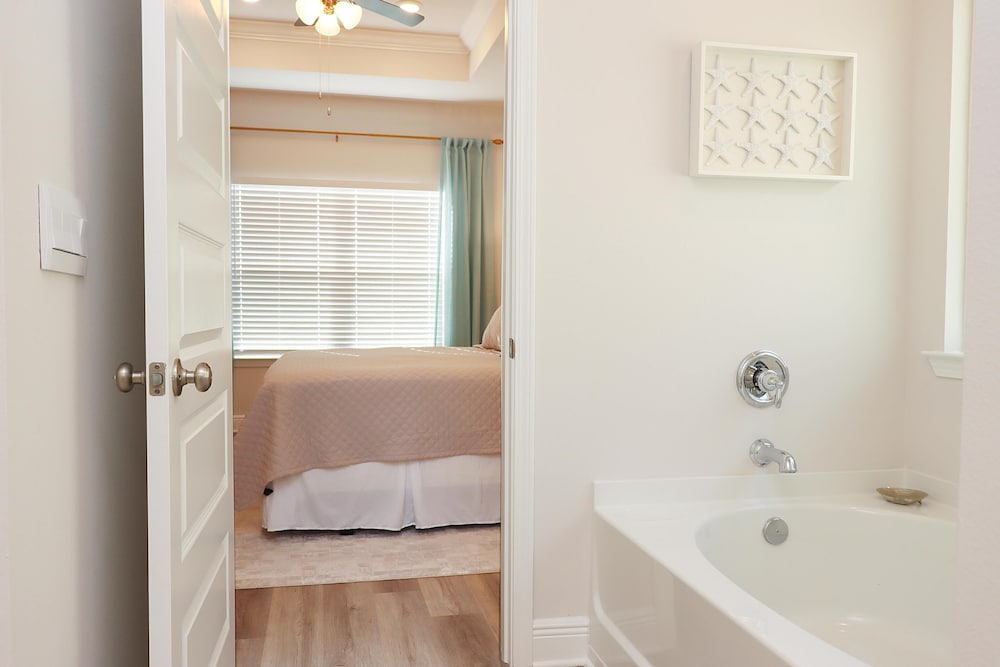 House, Multiple Beds (Shell Yeah) photo 2
