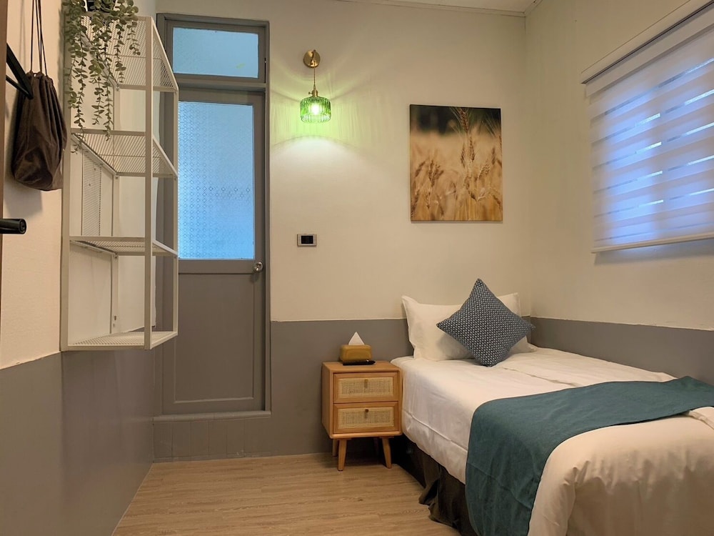 Deluxe Single Room, 1 Twin Bed, Non Smoking, Private Bathroom photo 2