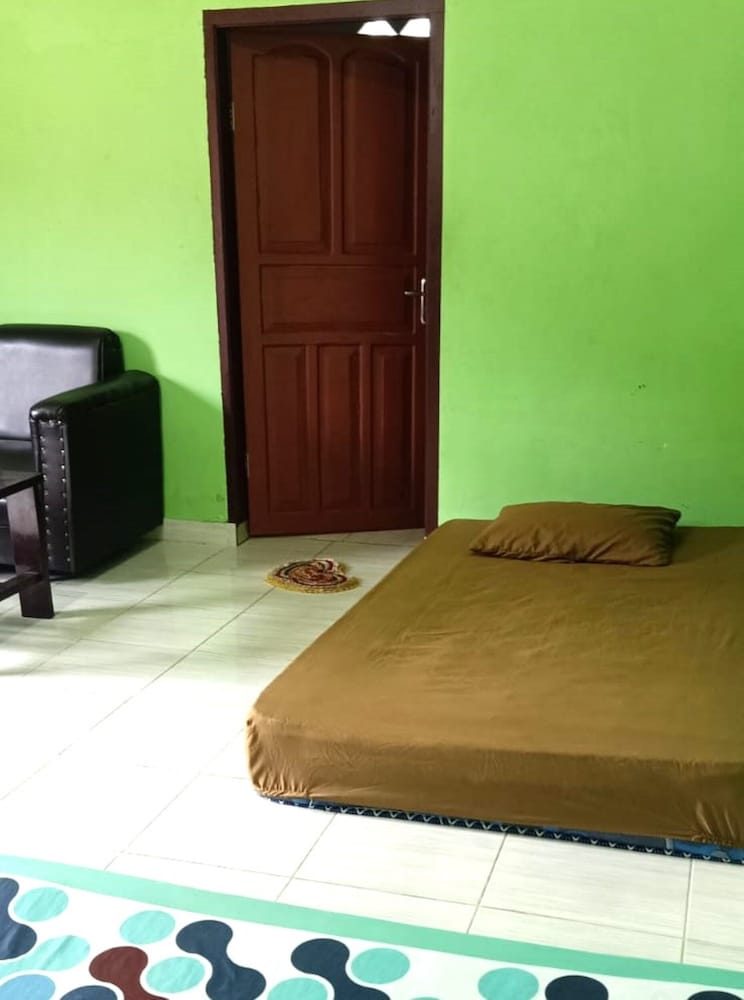 Family Room photo 3