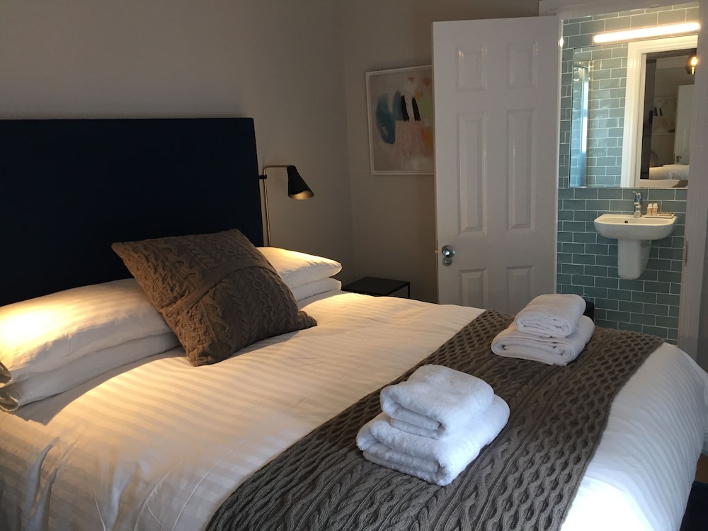 Standard Double Room, Ensuite photo 2