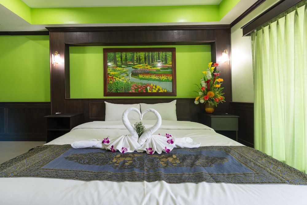 Standard Room, 1 King Bed photo 3