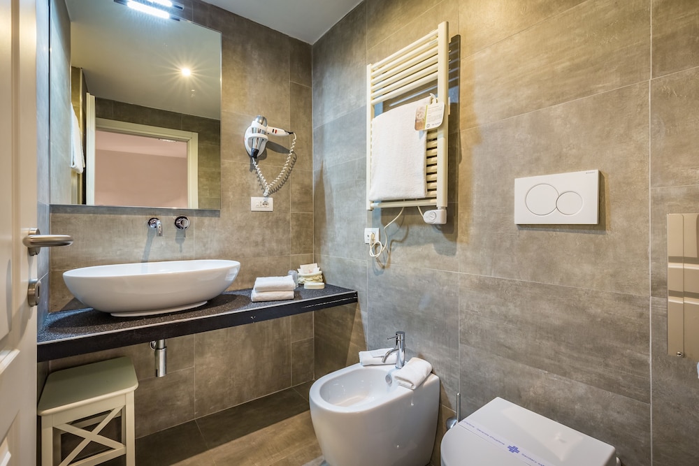 Standard Double Room - Photo 27